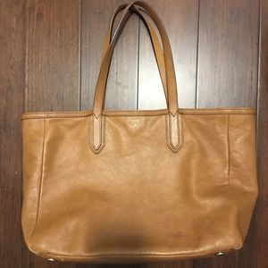Fossil tote